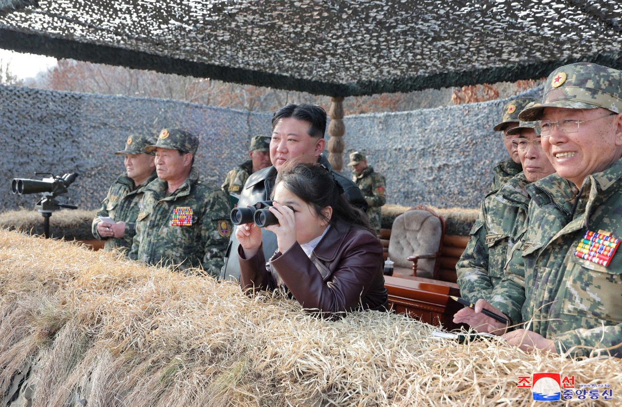 Kim Jong-un visita junto a su hija ejercicios militares en Corea del Norte. Foto: Reuters.