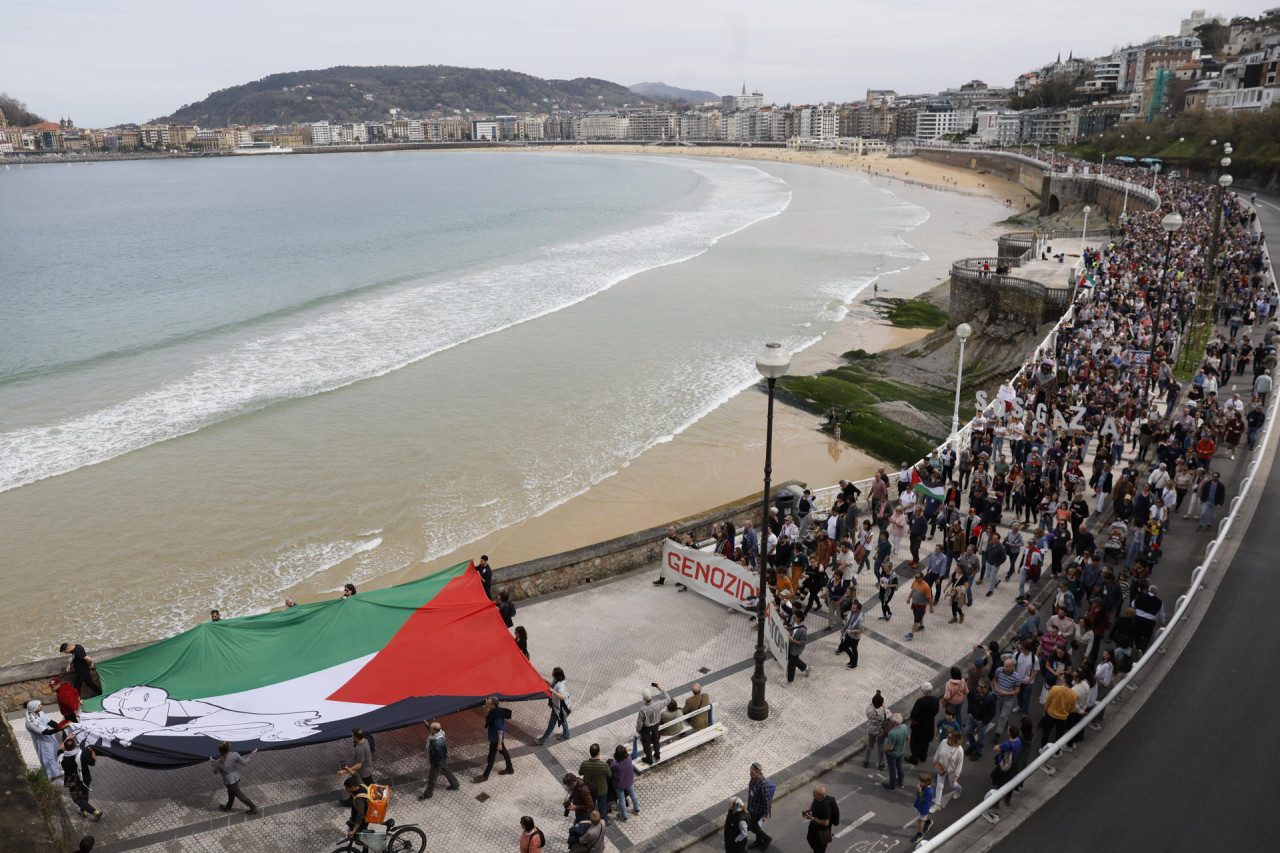 Marcha en San Sebastián por Palestina. Foto: EFE.
