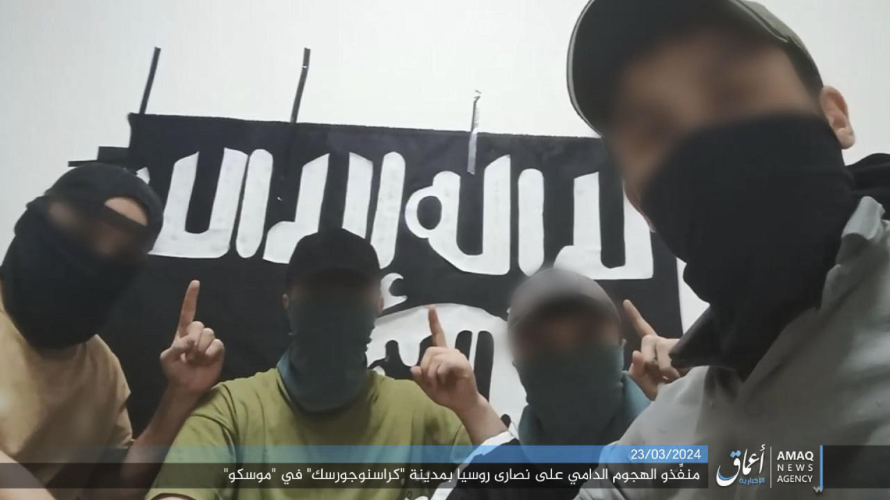 Estado Islámico publica una imagen de los 4 supuestos responsables del atentado en Rusia. EFE