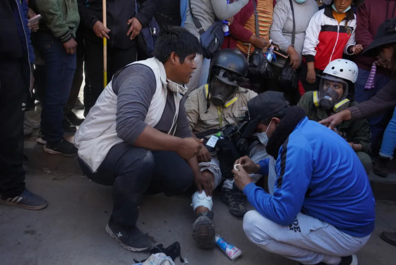 Ataque a periodistas en Perú. Foto: EFE
