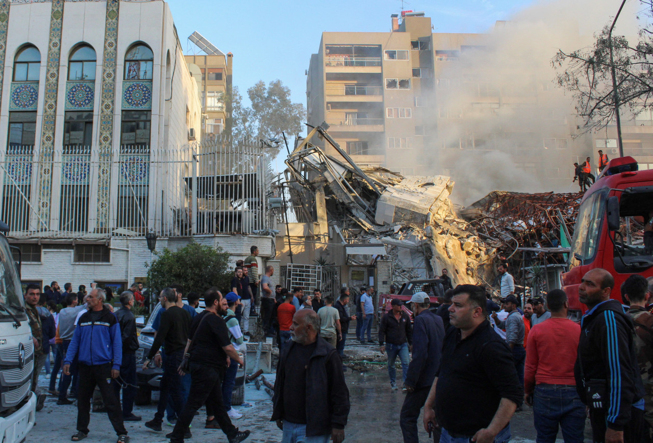 Ataque israelí en consulado iraní en Siria. Foto: Reuters.