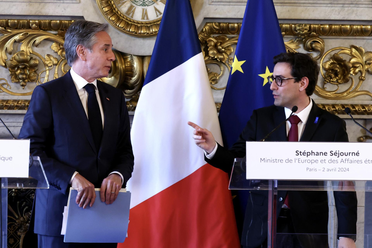 Antony Blinken junto a Stéphane Séjourné, ministro de Exteriores de Francia. Foto: EFE.