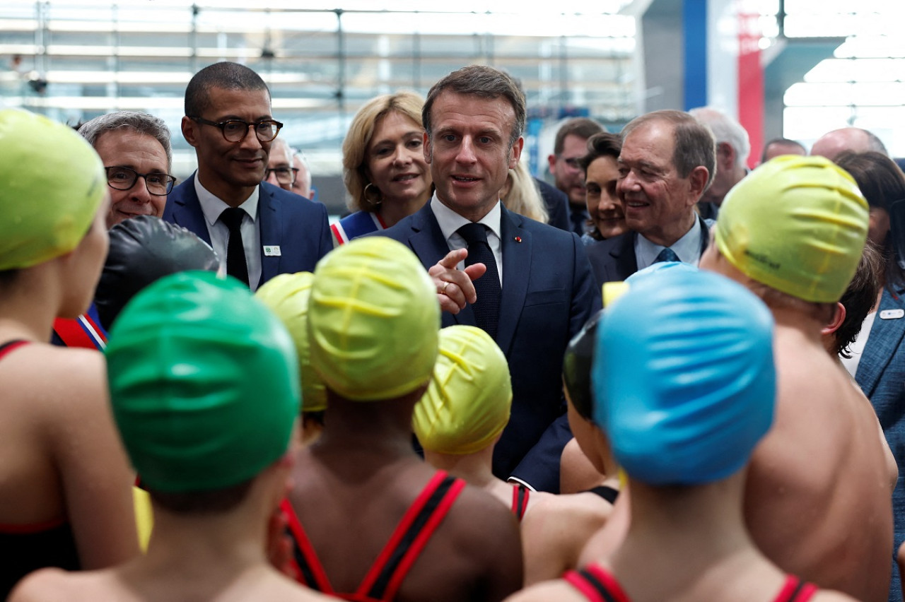Emmanuel Macron en la inauguración de un Centro Acuático Olímpico. Foto: Reuters.