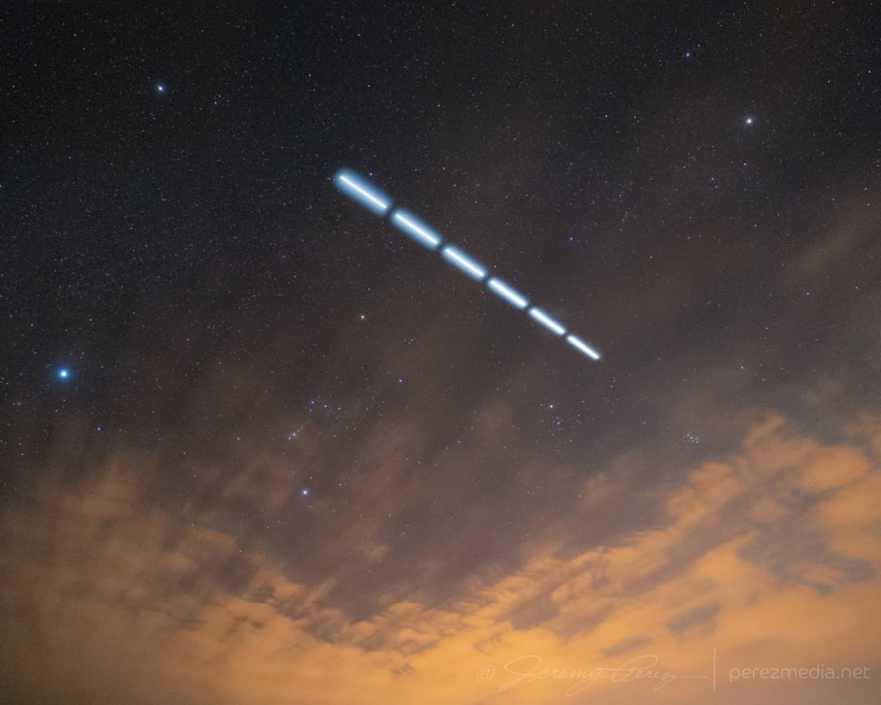 Una actividad espacial de Space X sorprendió a todos al dejar un particular efecto visual en el cielo. Foto: Instagram jperezmedia.