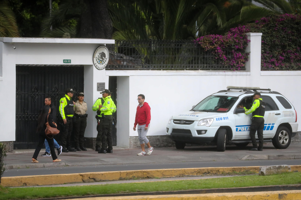 Entrada a la Embajada de México. Foto: EFE