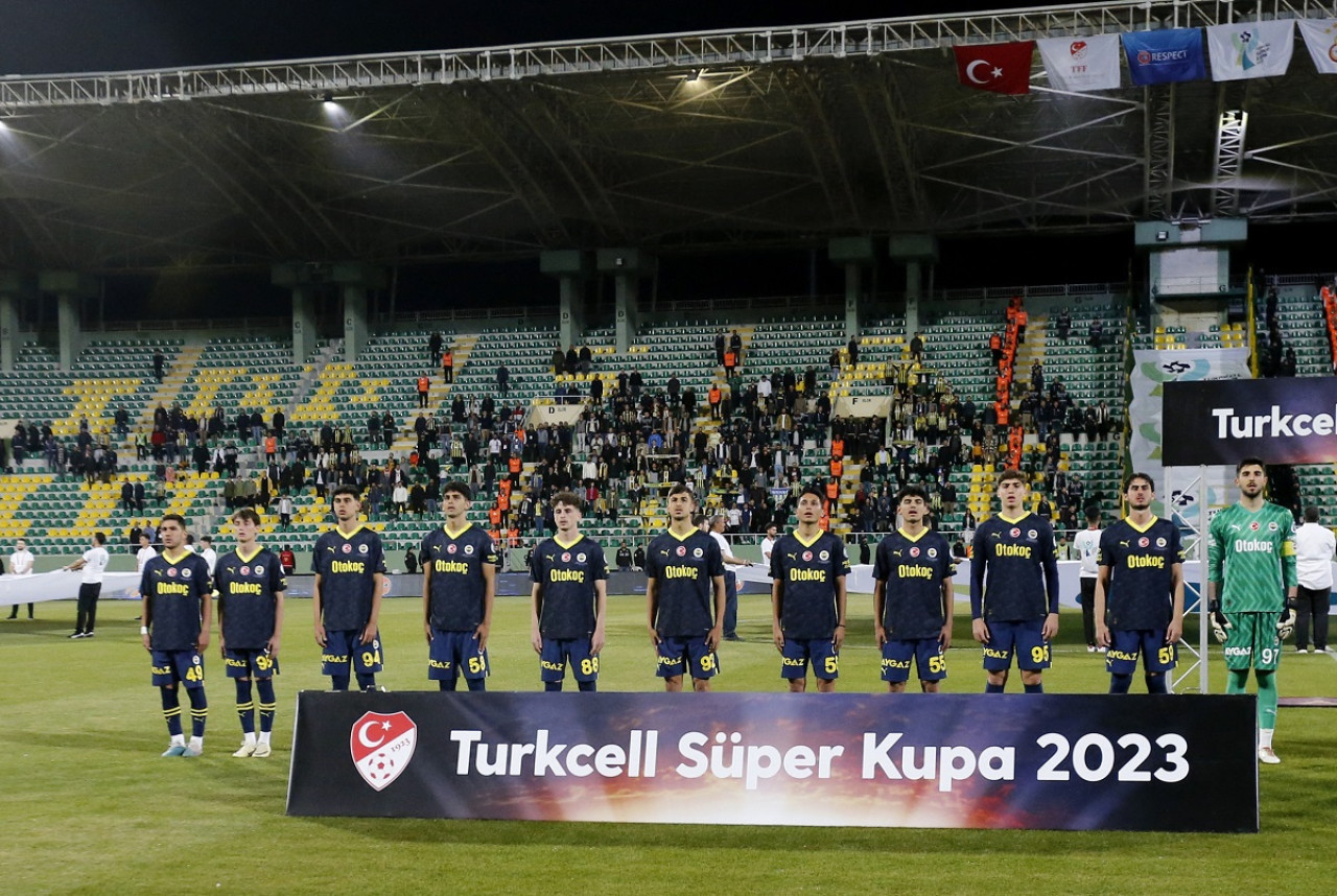 Escándalo en la final de la Supercopa de Turquía. Foto: Reuters.