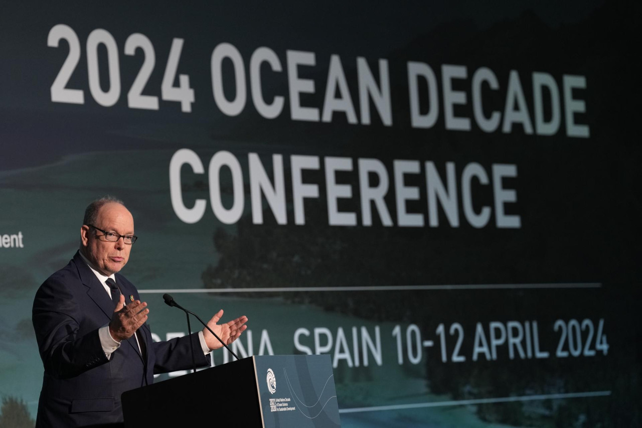Alberto II, príncipe soberano de Mónaco, en la Conferencia del Decenio del Océano en Barcelona. Foto: EFE.