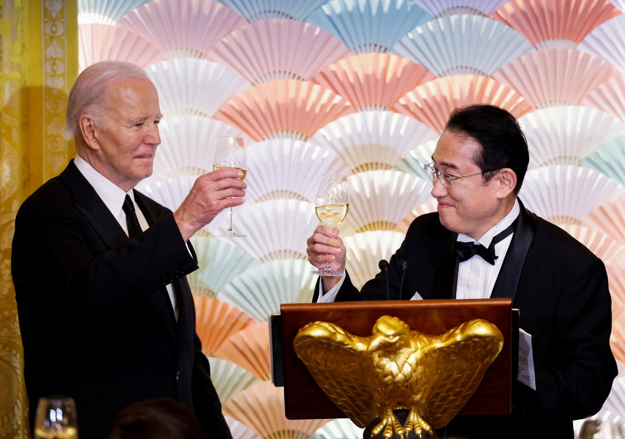 Joe Biden y Fumio Kishida. Foto: Reuters
