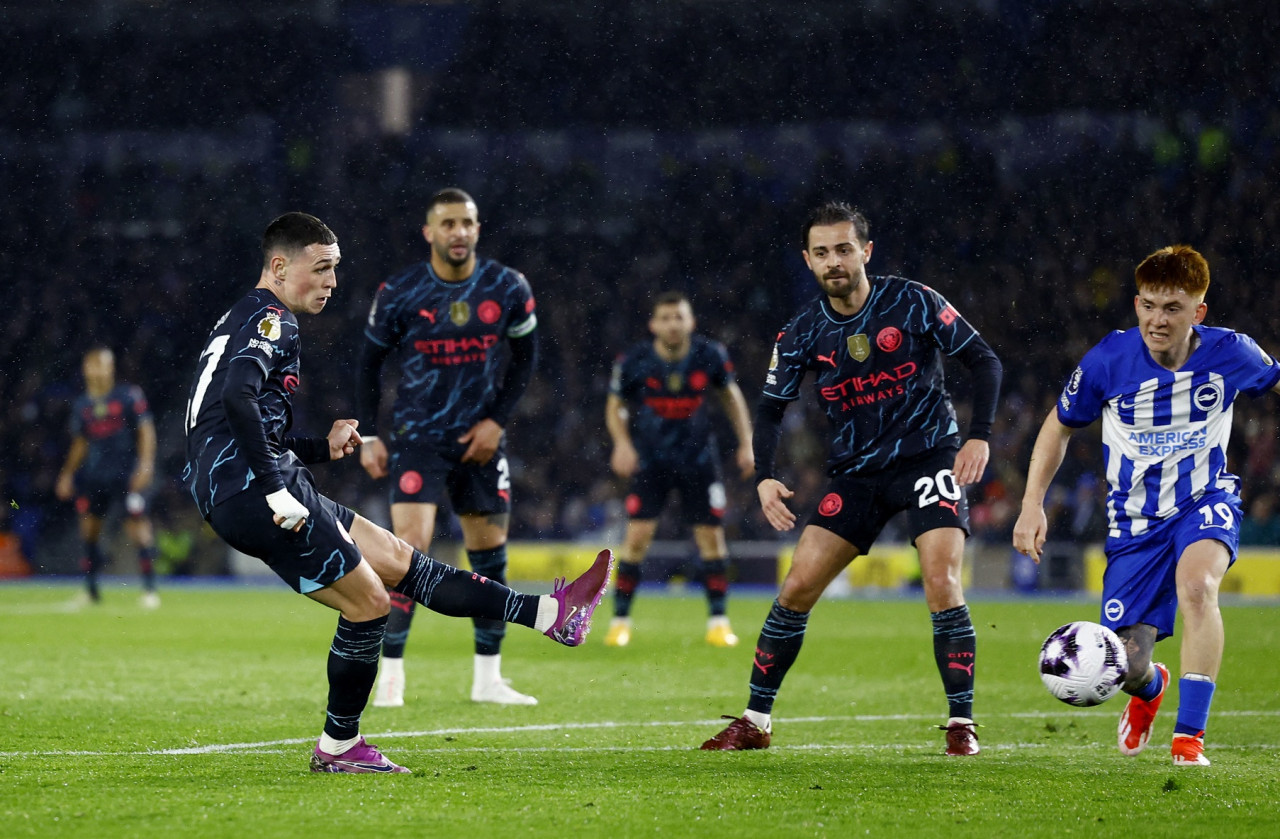Valentín Barco fue titular en Brighton vs Manchester City. Foto: Reuters